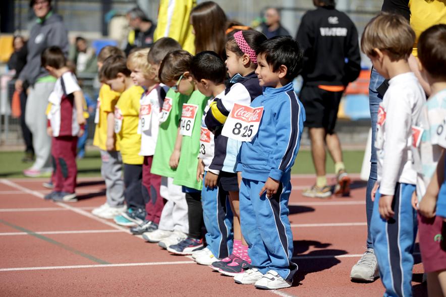 Torneo de Atletismo Intercentros de Alcobendas - Los niños  a punto de correr.