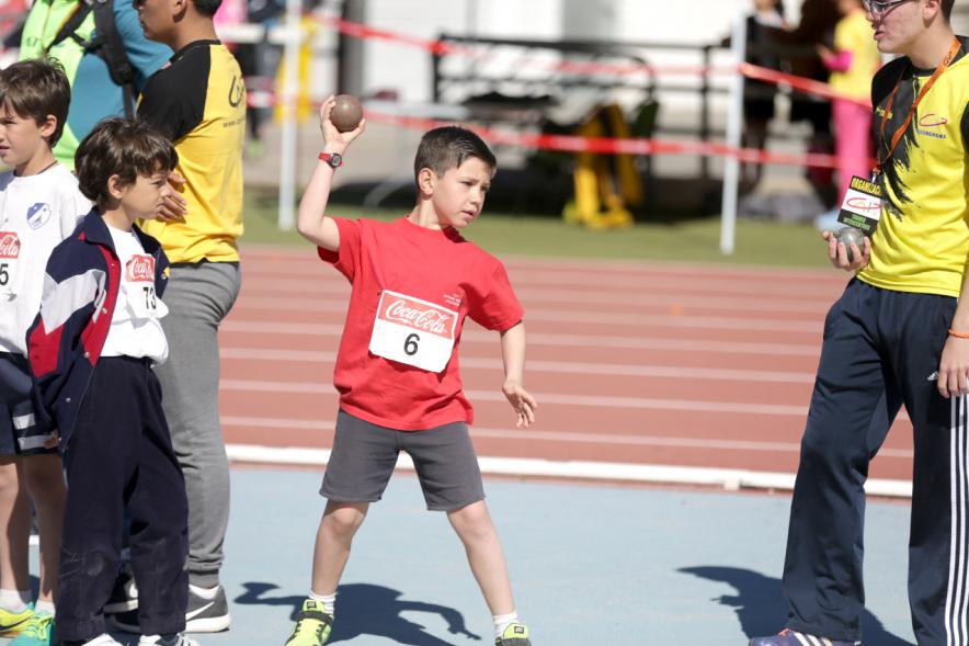 Torneo de Atletismo Intercentros de Alcobendas - Los niños y los monitores.