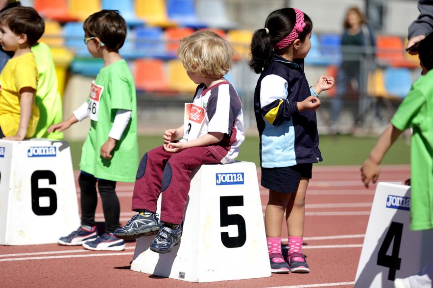 Torneo de Atletismo Intercentros de Alcobendas -  Los niños preparándose.