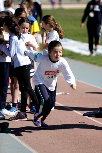 Torneo de Atletismo Intercentros de Alcobendas - Un niño corriendo.