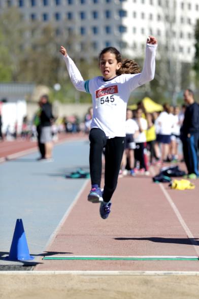 Torneo de Atletismo Intercentros de Alcobendas - Un niño saltando.