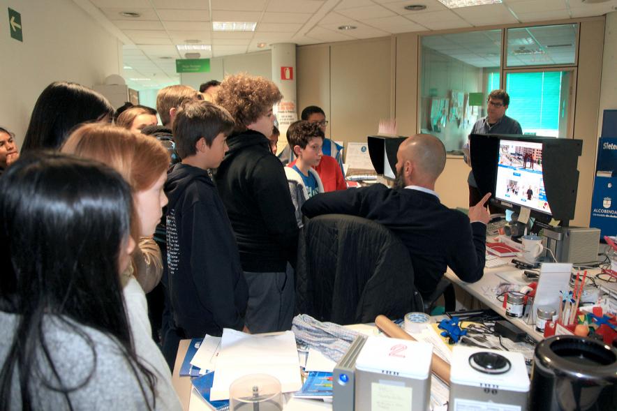 Visita Alumnos International College Spain - Alumnos visitando instalaciones del Ayuntamiento de Alcobendas.