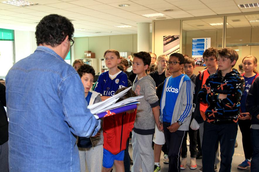 Visita Alumnos International College Spain -Alumnos visitando instalaciones del Ayuntamiento de Alcobendas.