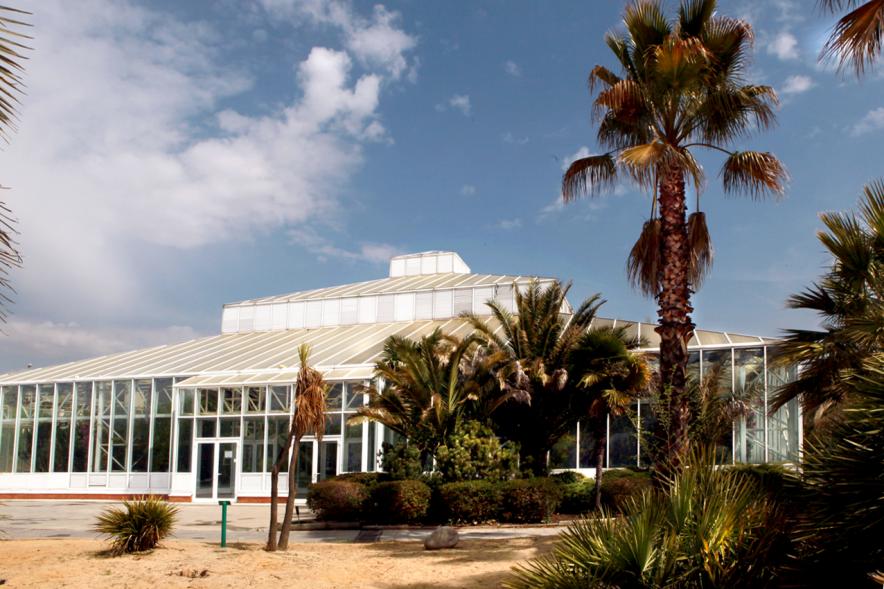 Invernadero dentro del parque jardín botánico Arroyo de la vega, de uso público