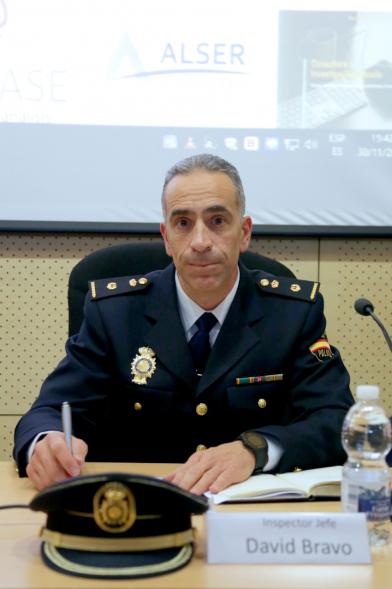 IIº Encuentro sobre Investigación Privada - Primer plano de David Bravo,  jefe de la policía nacional.