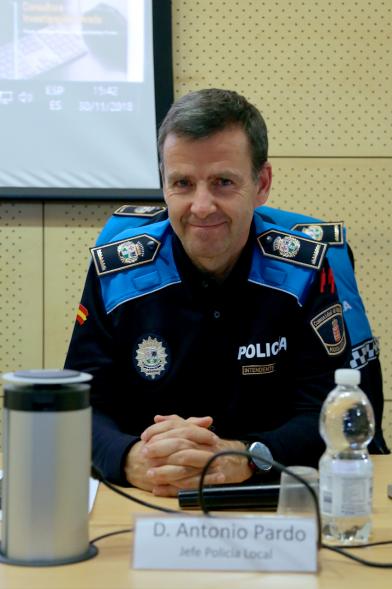IIº Encuentro sobre Investigación Privada - Primer plano de D. Antonio Pardo, jefe de la  policía local.