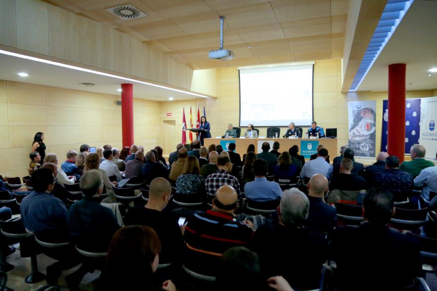 IIº Encuentro sobre Investigación Privada - Plano posterior de la sala y los asistentes a la presentación.