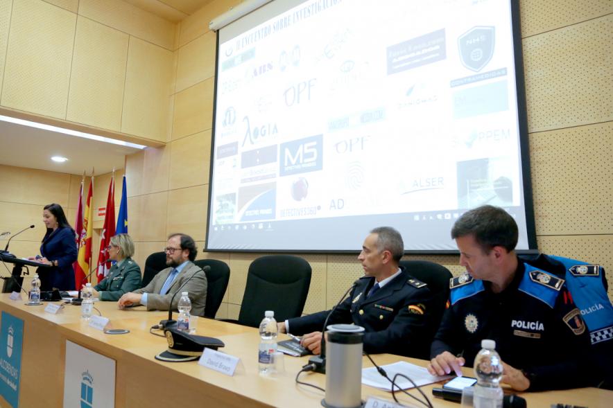 IIº Encuentro sobre Investigación Privada - Mesa de ponentes con las autoridades municipales y cargos de la policía.