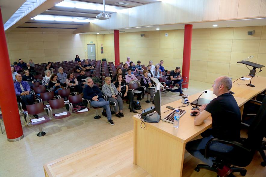 IIº Encuentro sobre Investigación Privada - Imagen de la mesa de ponente y los invitados a la presentación.