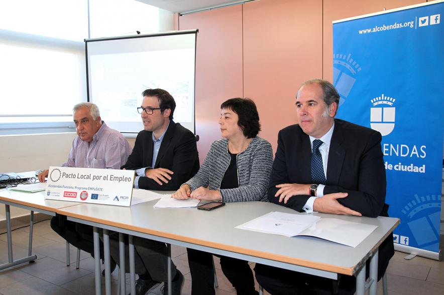 Jornada Planes y Medidas de Igualdad en las Empresas - Imagen de los componentes de otra mesa de debate. 