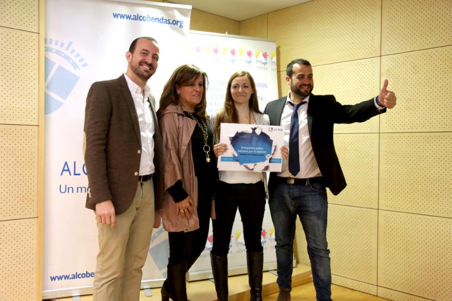 Jornada Día Mundial de Concienciación del Autismo - Imagen de personas en la presentación del día mundial del Autismo.
