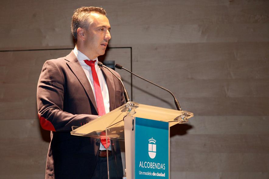 Iª Jornada sobre Mediación Policial en la Comunidad de Madrid - Primer plano del discurso de una autoridad municipal.