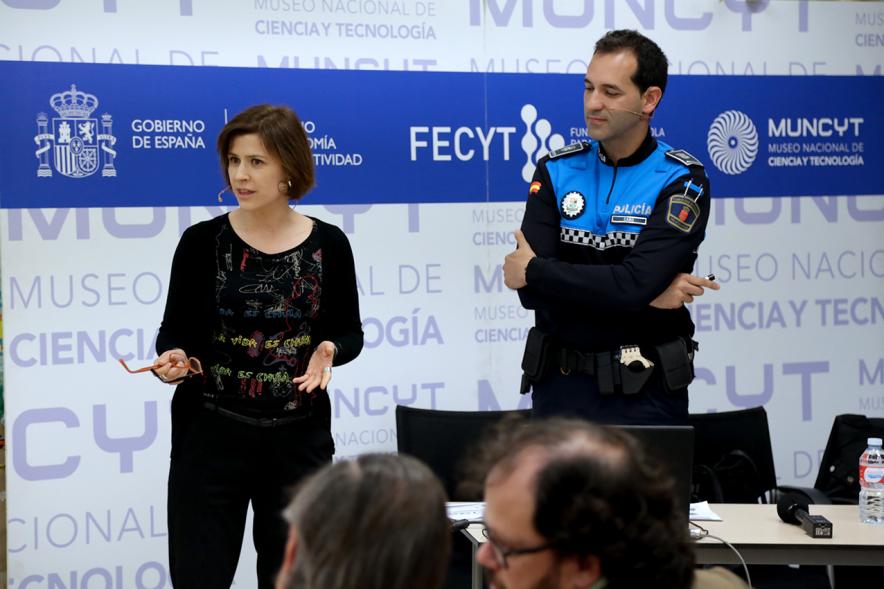 Jornada "Un Cero al Acoso Tecnológico" en el MUNCYT - Oradores impartiendo una charla.