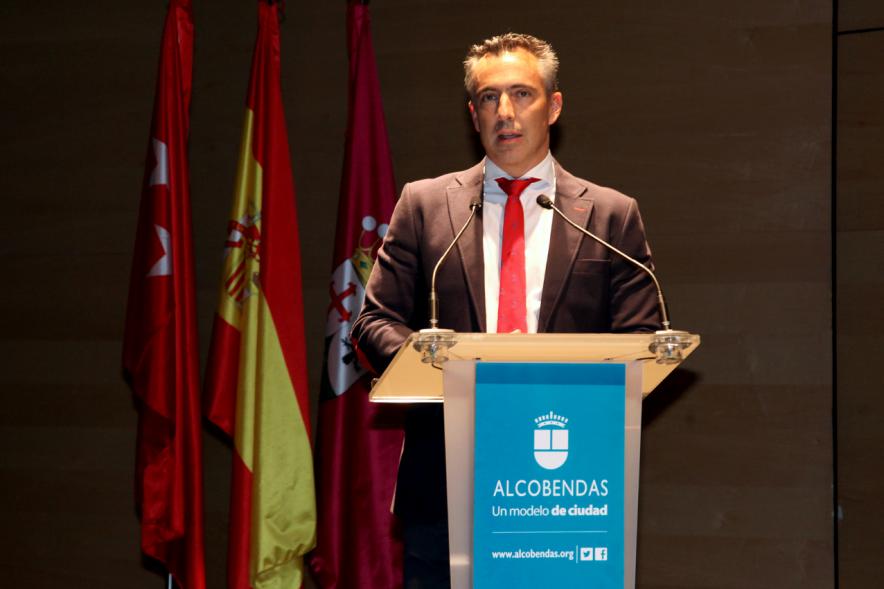 Iª Jornada sobre Mediación Policial en la Comunidad de Madrid - Primer plano del discurso de una autoridad municipal.