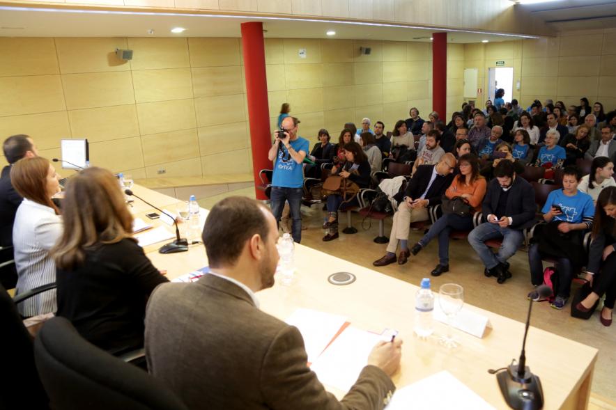 Jornada Día Mundial de Concienciación del Autismo - Imagen de personas asistentes a la presentación del día mundial del Autismo.