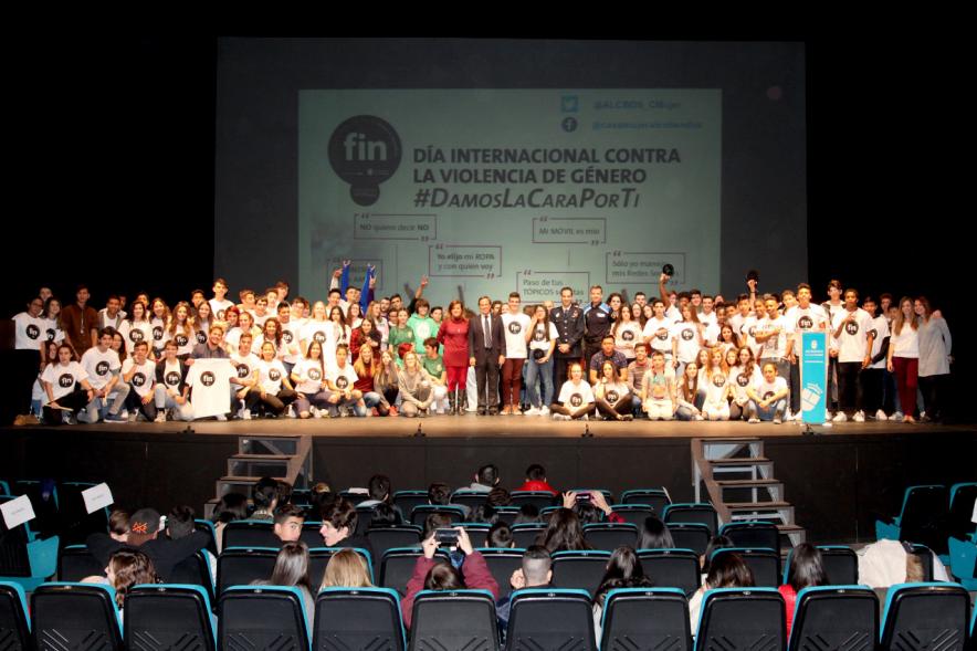 VIIª Jornada Alcobendas por un Futuro Sin Violencia - Posado de todos los asistentes a las jornadas.