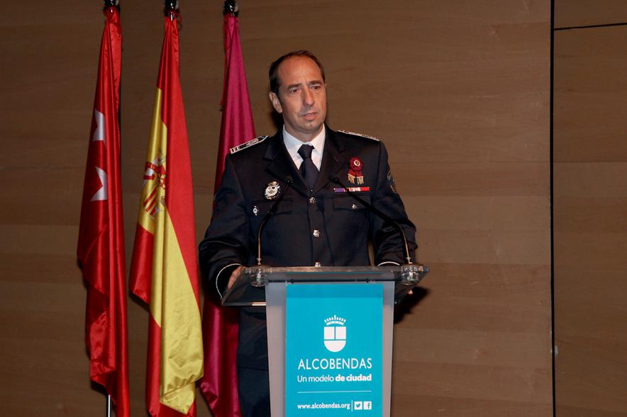 Iª Jornada sobre Mediación Policial en la Comunidad de Madrid -  Primer plano del discurso de un mando de la policía.