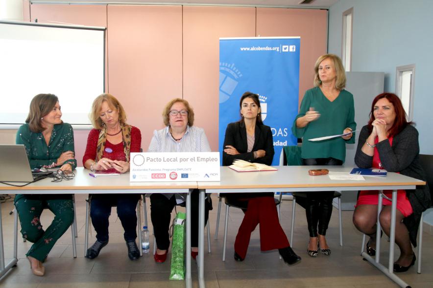 Jornada Planes y Medidas de Igualdad en las Empresas - Imagen de todas las conferenciantes en la mesa de debate.