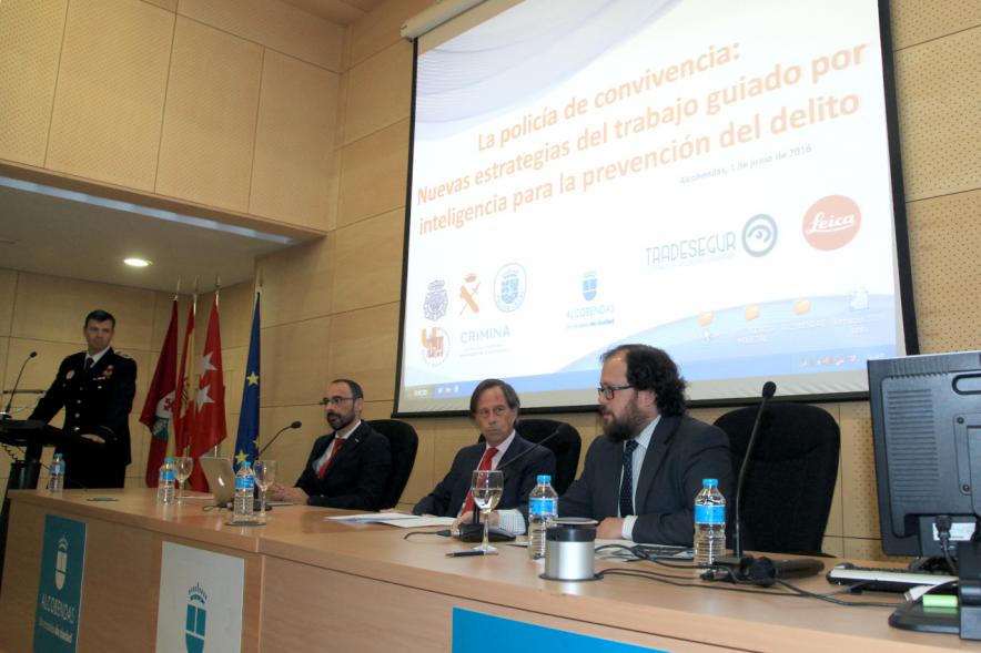 Inauguración Jornada "La Policía de Convivencia" -  La mesa de las autoridades.