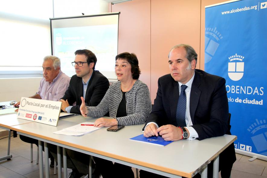 Jornada Planes y Medidas de Igualdad en las Empresas - Imagen de los componentes de otra mesa de debate. 