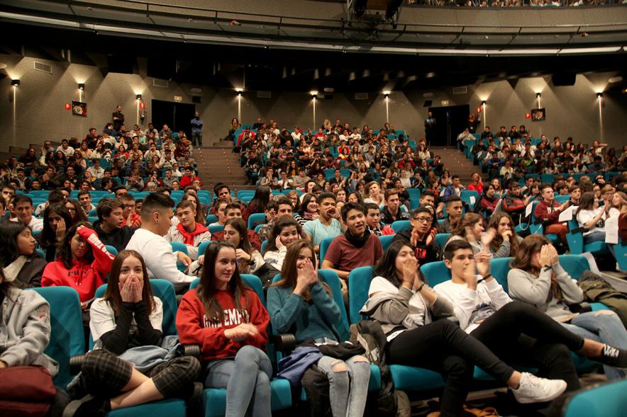 VIIª Jornada Alcobendas por un Futuro Sin Violencia -Plano general del teatro.