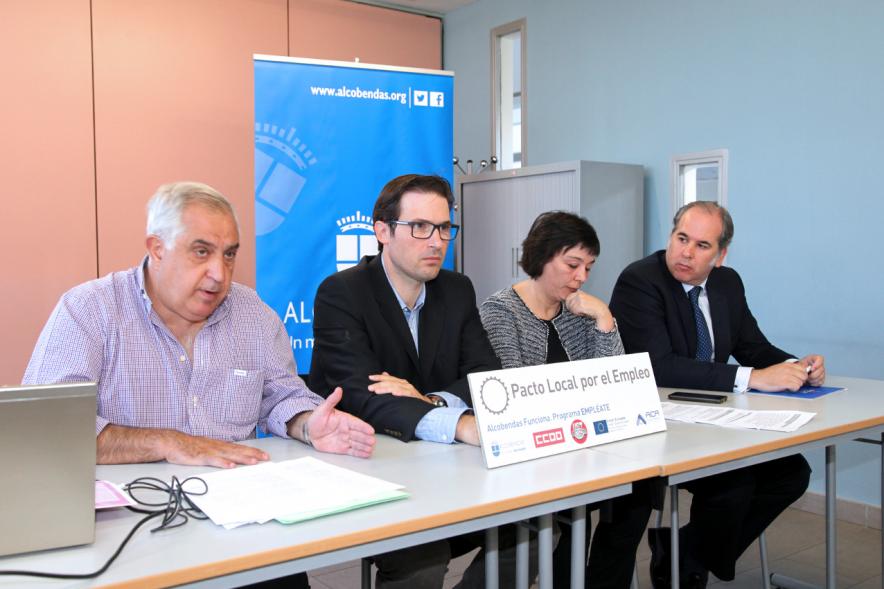 Jornada Planes y Medidas de Igualdad en las Empresas - Imagen de los componentes de otra mesa de debate. 