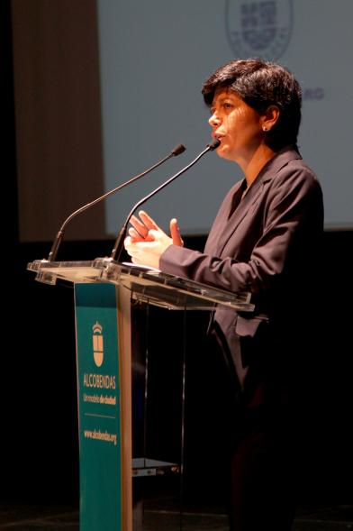 Jornada IIIer Encuentro de Prevención de Riesgos y Emergencias - Imagen de una mujer dirigiéndose al público.