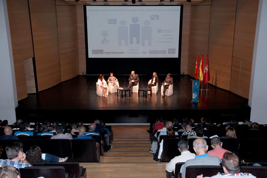 Iª Jornada sobre Mediación Policial en la Comunidad de Madrid - Cenital del teatro y el escenario.