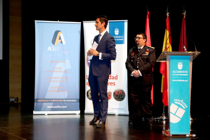 Jornada IIIer Encuentro de Prevención de Riesgos y Emergencias - Imagen de los conferenciantes en el escenario.