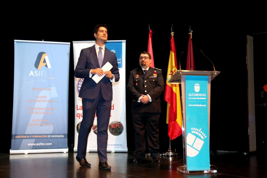 Jornada IIIer Encuentro de Prevención de Riesgos y Emergencias - Imagen de un hombre dirigiéndose al público.