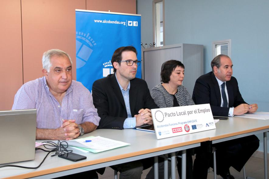 Jornada Planes y Medidas de Igualdad en las Empresas - Imagen de los componentes de otra mesa de debate. 