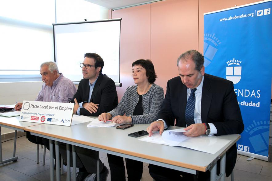 Jornada Planes y Medidas de Igualdad en las Empresas - Imagen de los componentes de otra mesa de debate. 