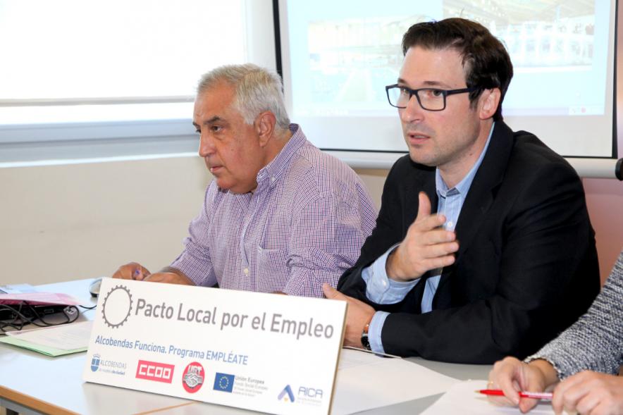 Jornada Planes y Medidas de Igualdad en las Empresas - Imagen de un conferenciante dirigiendose al público asistente.