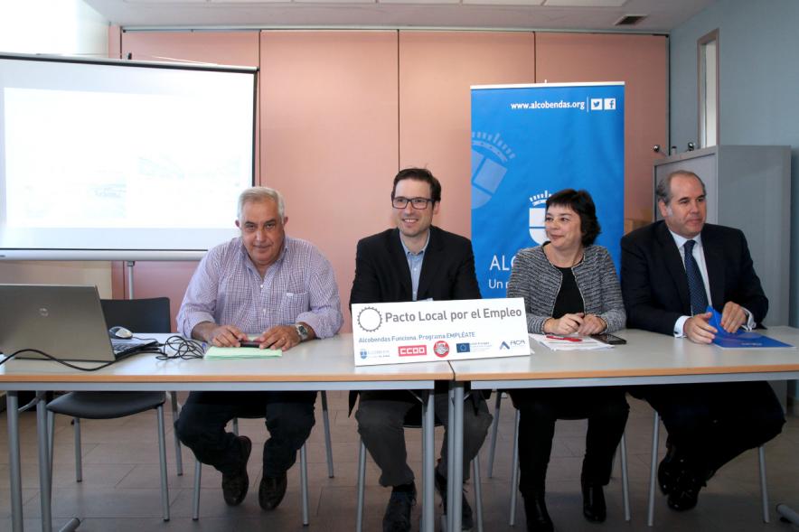 Jornada Planes y Medidas de Igualdad en las Empresas - Imagen de los componentes de otra mesa de debate.
