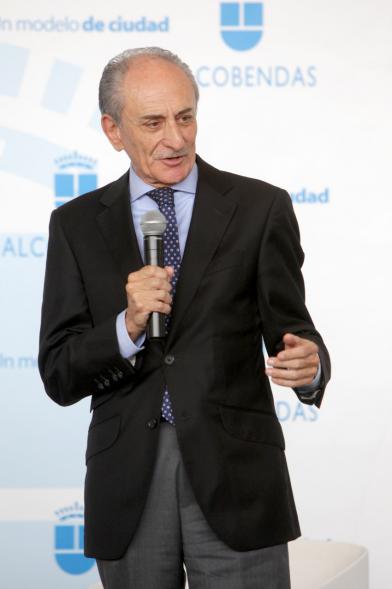 Inauguración "Jornada Generando Valor a través de la Innovación" -  Primer plano de un ponente.