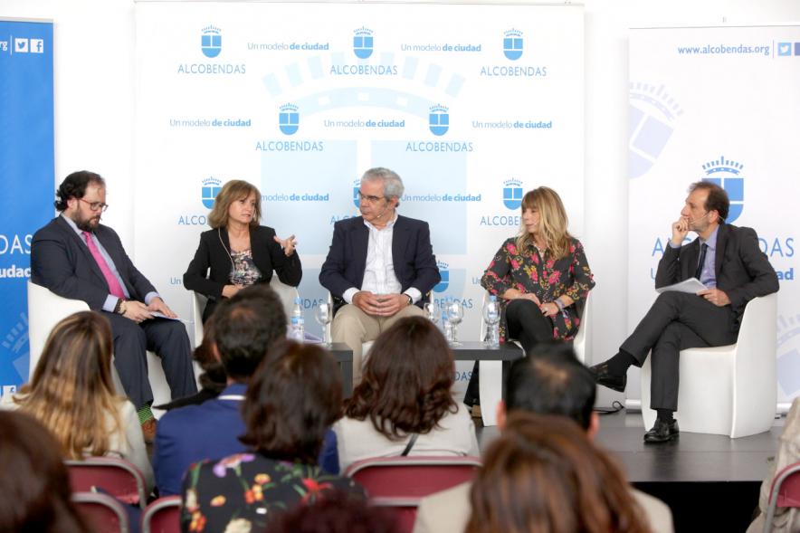 Inauguración "Jornada Generando Valor a través de la Innovación" - Imagen de la mesa con los ponentes.