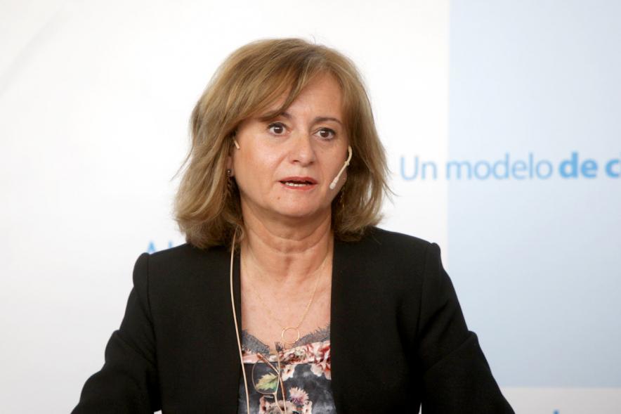 Inauguración "Jornada Generando Valor a través de la Innovación" - Primer plano de una ponente.