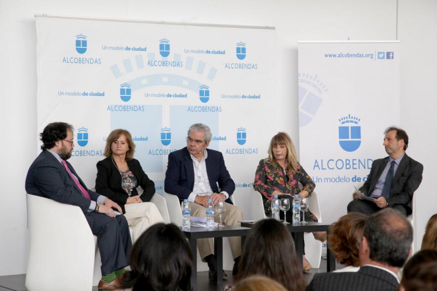 Inauguración "Jornada Generando Valor a través de la Innovación" - Imagen de la mesa con los ponentes.