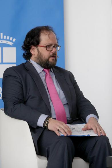 Inauguración "Jornada Generando Valor a través de la Innovación" -  Primer plano del concejal.