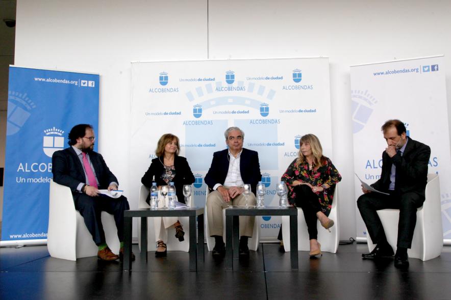 Inauguración "Jornada Generando Valor a través de la Innovación" - Imagen de la mesa con los ponentes.