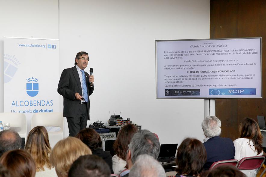 Inauguración "Jornada Generando Valor a través de la Innovación" - Imagen de un ponente.