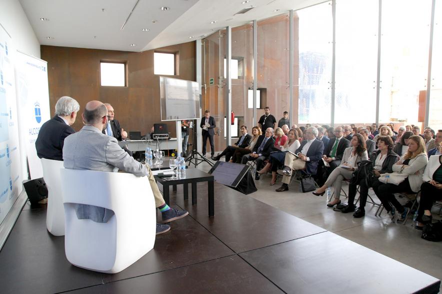 Inauguración "Jornada Generando Valor a través de la Innovación" - Imagen lateral de los asistentes.