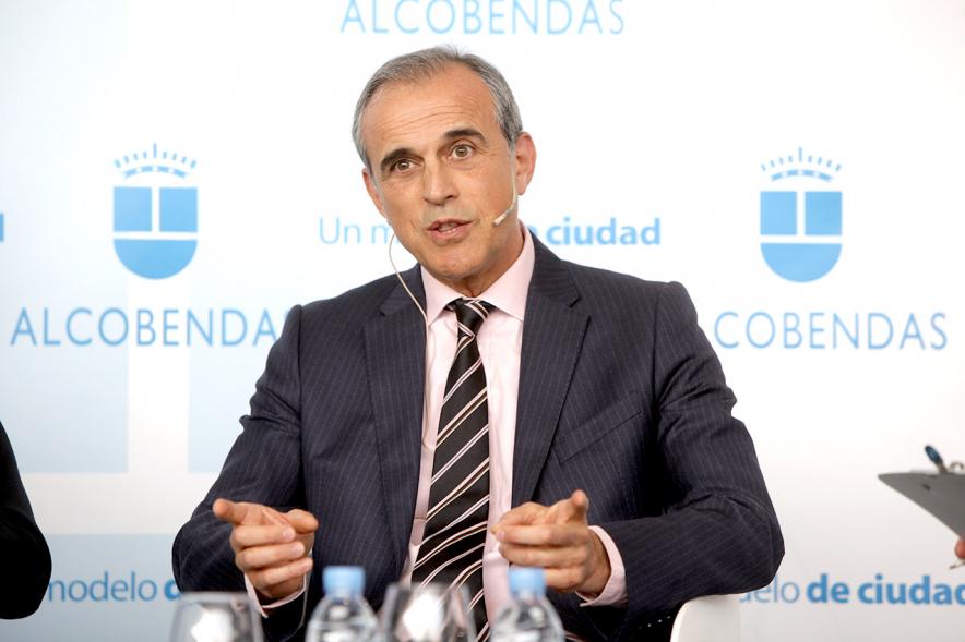 Inauguración "Jornada Generando Valor a través de la Innovación" - Primer plano de un ponente.