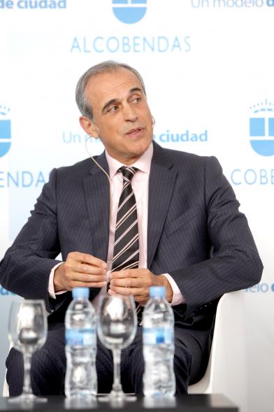 Inauguración "Jornada Generando Valor a través de la Innovación" - Primer plano de un ponente.