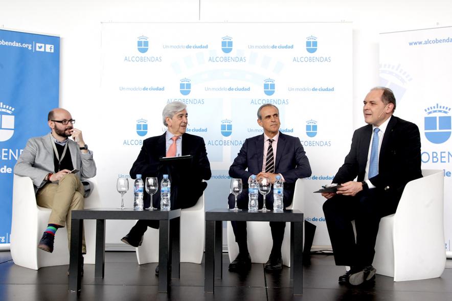 Inauguración "Jornada Generando Valor a través de la Innovación" - Imagen de la mesa con los ponentes.