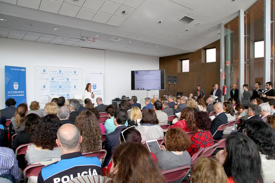 Inauguración "Jornada Generando Valor a través de la Innovación" -  Imagen lateral de los ponentes y el público.