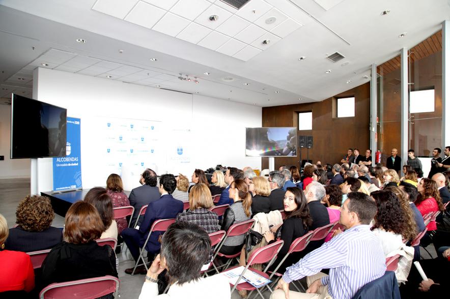 Inauguración "Jornada Generando Valor a través de la Innovación" - Imagen lateral de los asistentes.