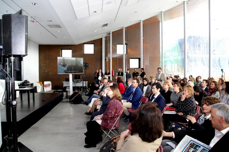 Inauguración "Jornada Generando Valor a través de la Innovación" - Imagen lateral de los asistentes.