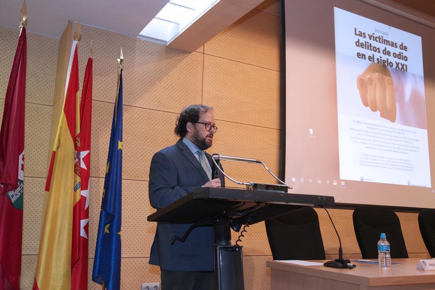Jornada Las Víctimas de Delitos de Odio en el Siglo XXI - Imagen de un momento del discurso del concejal de Seguridad, Protección Civil y Movilidad Luis Miguel Torres.