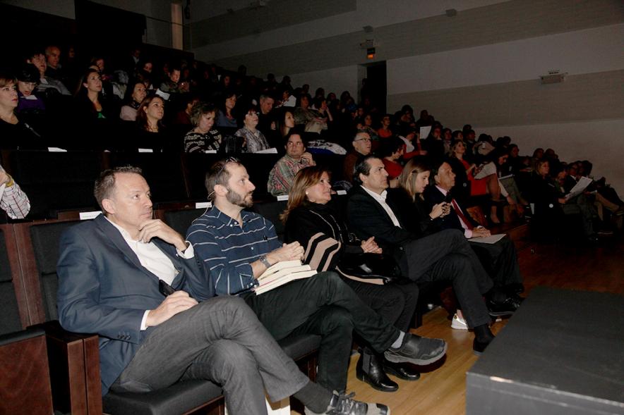 Jornada 5 Escenarios al Futuro de la Educación  - Imagen lateral de la primera fila de  las autoridades.